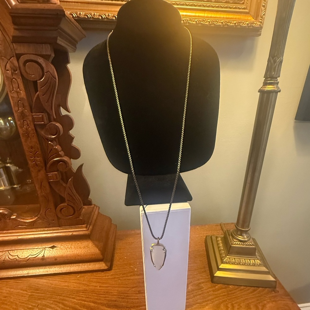 KENDRA SCOTT Kimmy White Agate Arrowhead Stone Pendant Long Necklace 31” - Picture 2 of 10